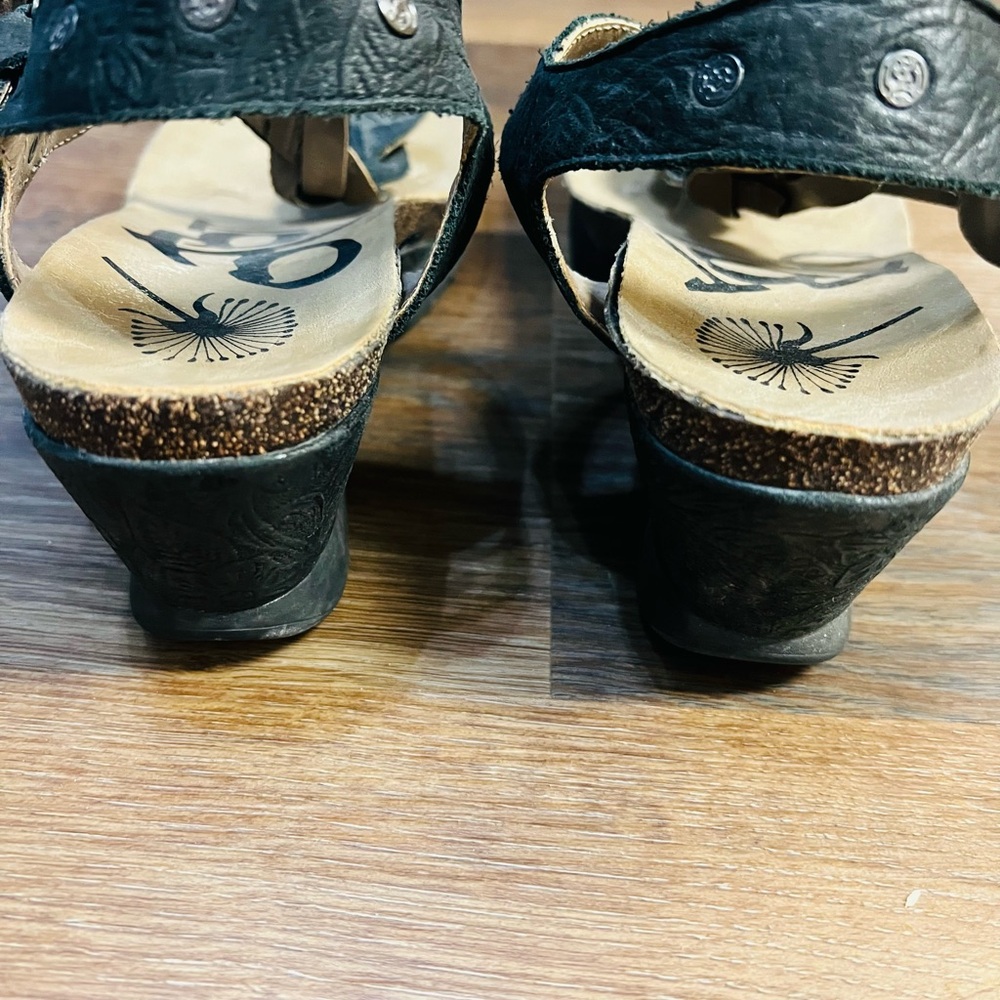 OTBT wedge sandals, size 6.5 - Picture 6 of 6